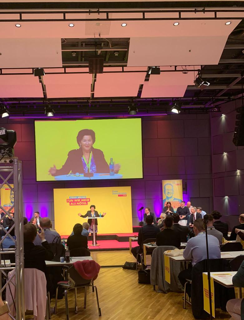 Dr. Christiane Ratjen-Damerau ruft auf dem LHA der FDP Niedersachsen zur Wahl auf